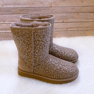UGG Classic Short Snow Leopard Amphora Boots
